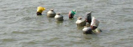 Mud-fishing women