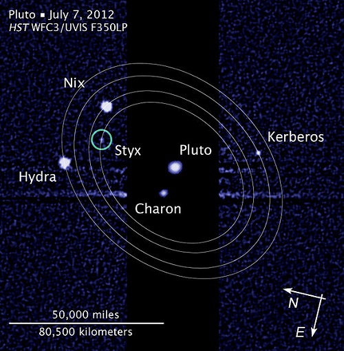 Pluto_moon__with_moons'_orbits